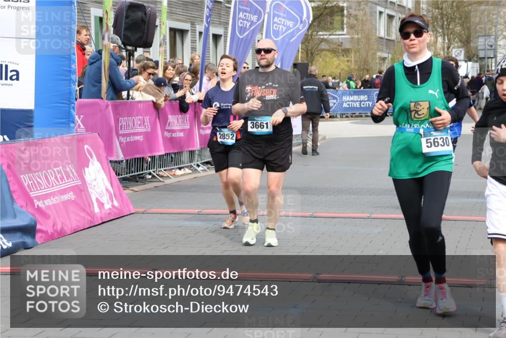 12.04.2026 - 45. Internationalen Wilhelmsburger Insellauf Strokosch-Dieckow http://msf.ph/oto/9474543 12.04.2026 12:54:50 Ziel 5630, 5858, 3661, 2852, 2085 meine-sportfotos.de