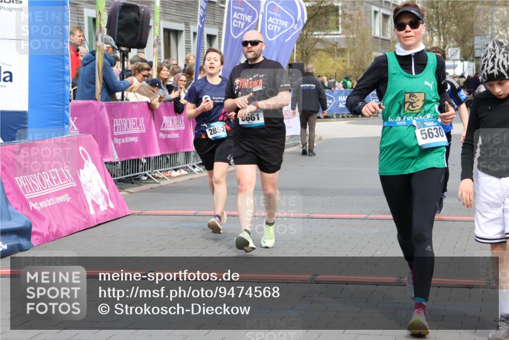 12.04.2026 - 45. Internationalen Wilhelmsburger Insellauf Strokosch-Dieckow http://msf.ph/oto/9474568 12.04.2026 12:54:50 Ziel 5630, 5858, 3661, 2852, 2085 meine-sportfotos.de