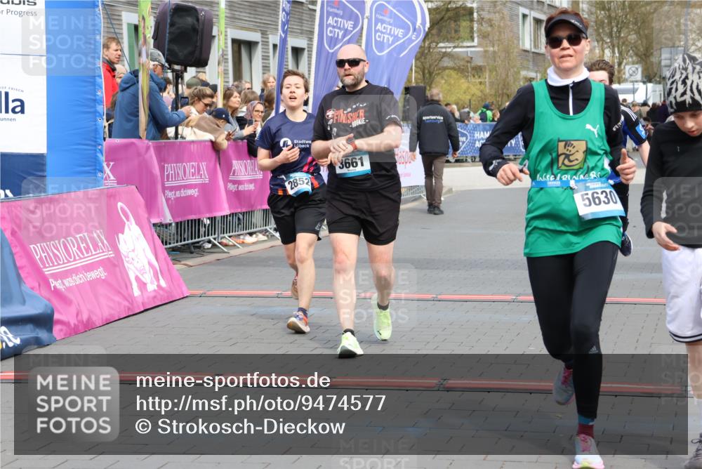 12.04.2026 - 45. Internationalen Wilhelmsburger Insellauf Strokosch-Dieckow http://msf.ph/oto/9474577 12.04.2026 12:54:50 Ziel 5630, 5858, 3661, 2852, 2085 meine-sportfotos.de