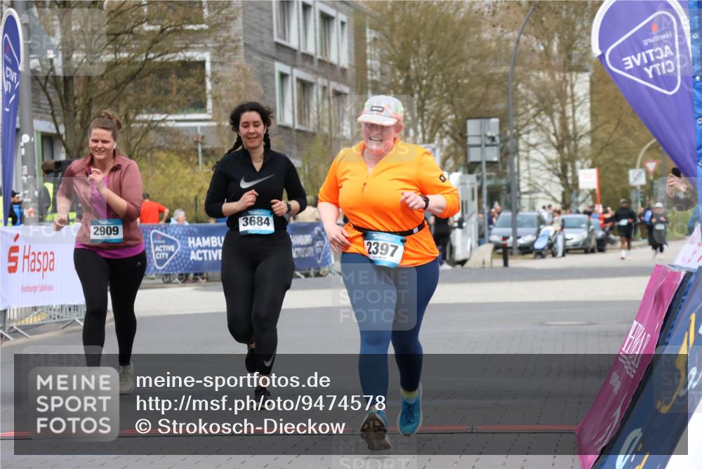 12.04.2026 - 45. Internationalen Wilhelmsburger Insellauf Strokosch-Dieckow http://msf.ph/oto/9474578 12.04.2026 13:32:57 Ziel 2397, 3684, 2909 meine-sportfotos.de