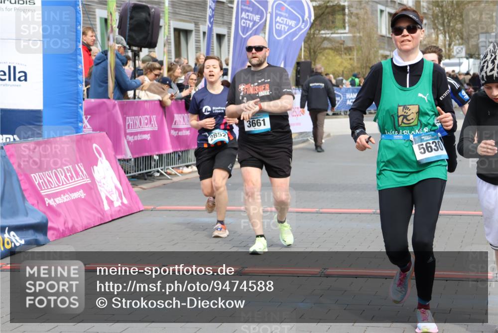 12.04.2026 - 45. Internationalen Wilhelmsburger Insellauf Strokosch-Dieckow http://msf.ph/oto/9474588 12.04.2026 12:54:51 Ziel 5630, 5858, 3661, 2852, 2085 meine-sportfotos.de