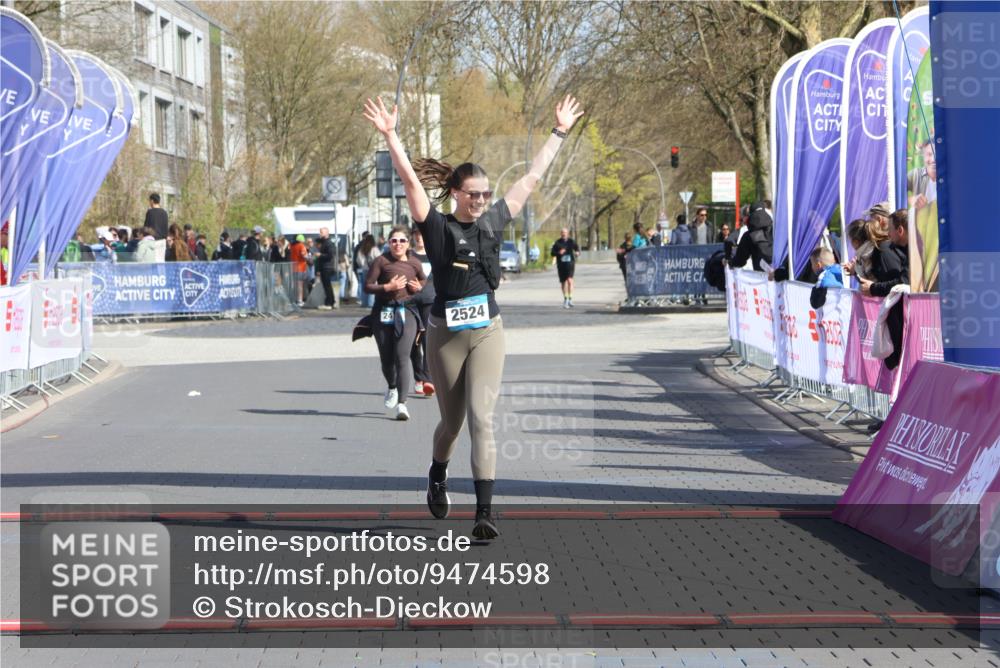 12.04.2026 - 45. Internationalen Wilhelmsburger Insellauf Strokosch-Dieckow http://msf.ph/oto/9474598 12.04.2026 11:31:34 Ziel 2524 meine-sportfotos.de