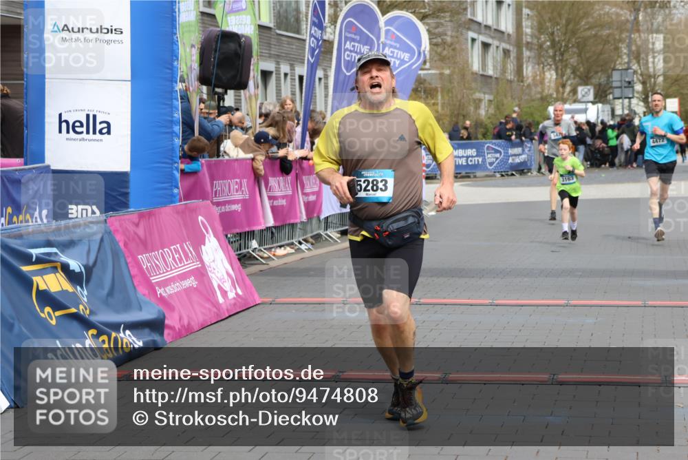 12.04.2026 - 45. Internationalen Wilhelmsburger Insellauf Strokosch-Dieckow http://msf.ph/oto/9474808 12.04.2026 12:55:11 Ziel 3157, 5283, 3163, 4472, 5478 meine-sportfotos.de