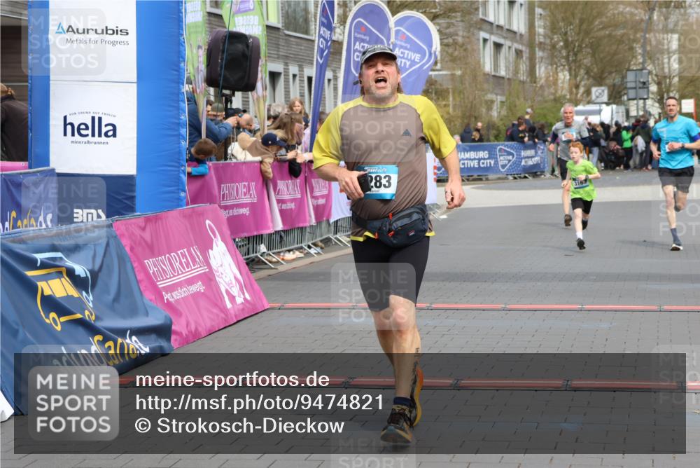 12.04.2026 - 45. Internationalen Wilhelmsburger Insellauf Strokosch-Dieckow http://msf.ph/oto/9474821 12.04.2026 12:55:11 Ziel 3157, 5283, 3163, 4472, 5478 meine-sportfotos.de