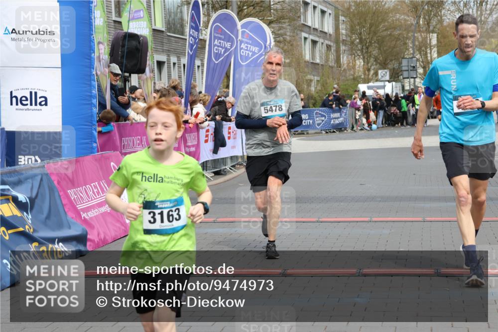 12.04.2026 - 45. Internationalen Wilhelmsburger Insellauf Strokosch-Dieckow http://msf.ph/oto/9474973 12.04.2026 12:55:16 Ziel 3163, 4472, 5478 meine-sportfotos.de