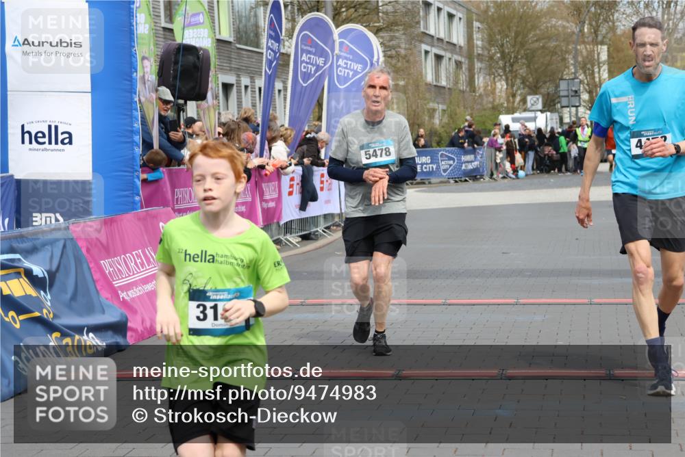 12.04.2026 - 45. Internationalen Wilhelmsburger Insellauf Strokosch-Dieckow http://msf.ph/oto/9474983 12.04.2026 12:55:16 Ziel 3163, 4472, 5478 meine-sportfotos.de