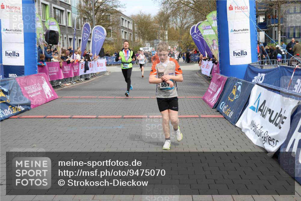 12.04.2026 - 45. Internationalen Wilhelmsburger Insellauf Strokosch-Dieckow http://msf.ph/oto/9475070 12.04.2026 12:55:23 Ziel 5513, 5296, 4570, 3302, 2235 meine-sportfotos.de