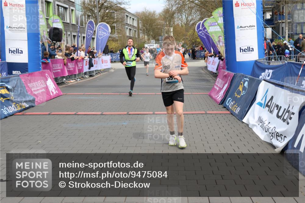 12.04.2026 - 45. Internationalen Wilhelmsburger Insellauf Strokosch-Dieckow http://msf.ph/oto/9475084 12.04.2026 12:55:23 Ziel 5513, 5296, 4570, 3302, 2235 meine-sportfotos.de
