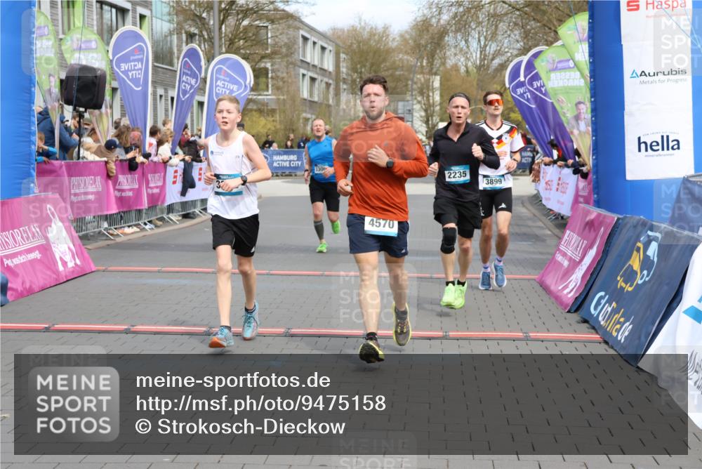 12.04.2026 - 45. Internationalen Wilhelmsburger Insellauf Strokosch-Dieckow http://msf.ph/oto/9475158 12.04.2026 12:55:28 Ziel 4570, 3302, 2235, 3899, 3300, 5213 meine-sportfotos.de