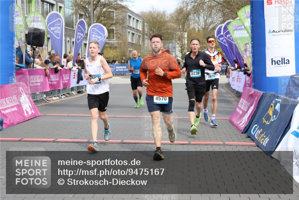 12.04.2026 - 45. Internationalen Wilhelmsburger Insellauf Strokosch-Dieckow http://msf.ph/oto/9475167 12.04.2026 12:55:28 Ziel 4570, 3302, 2235, 3899, 3300, 5213 meine-sportfotos.de