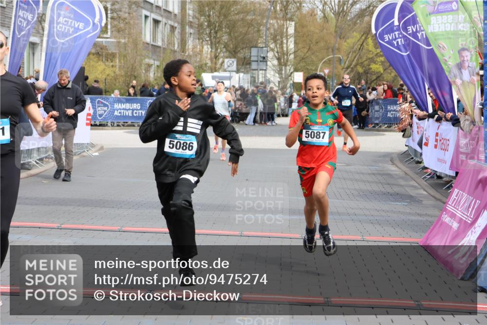 12.04.2026 - 45. Internationalen Wilhelmsburger Insellauf Strokosch-Dieckow http://msf.ph/oto/9475274 12.04.2026 12:55:35 Ziel 3411, 4041, 5086, 5087, 4079, 4678 meine-sportfotos.de