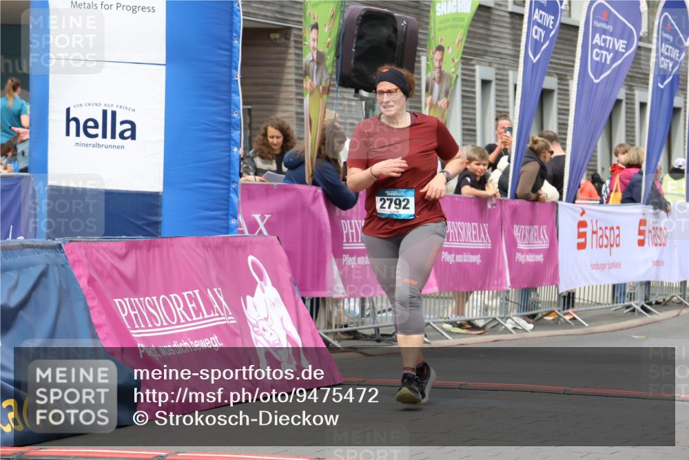 12.04.2026 - 45. Internationalen Wilhelmsburger Insellauf Strokosch-Dieckow http://msf.ph/oto/9475472 12.04.2026 13:32:30 Ziel 2792, 3632, 3628 meine-sportfotos.de