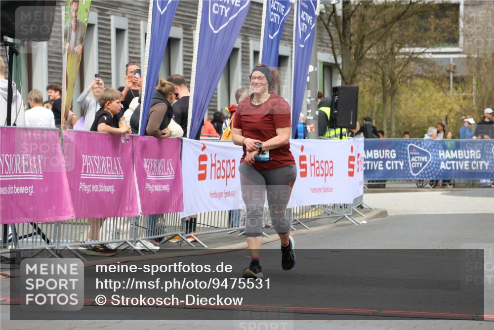 12.04.2026 - 45. Internationalen Wilhelmsburger Insellauf Strokosch-Dieckow http://msf.ph/oto/9475531 12.04.2026 13:32:27 Ziel 2792, 3632, 3628 meine-sportfotos.de