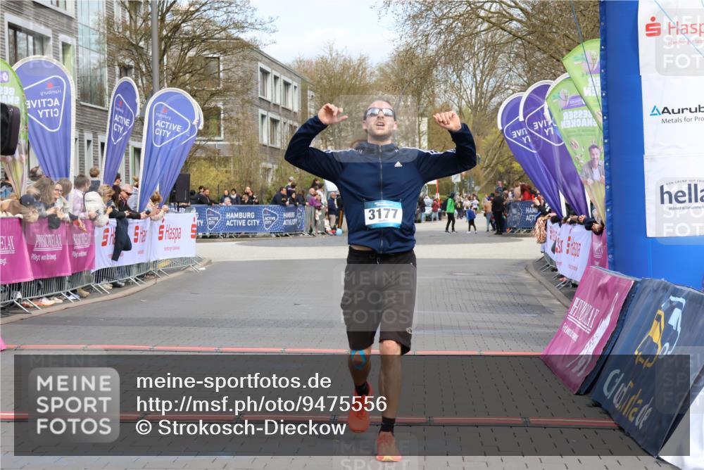 12.04.2026 - 45. Internationalen Wilhelmsburger Insellauf Strokosch-Dieckow http://msf.ph/oto/9475556 12.04.2026 12:55:42 Ziel 4079, 4678, 3177 meine-sportfotos.de