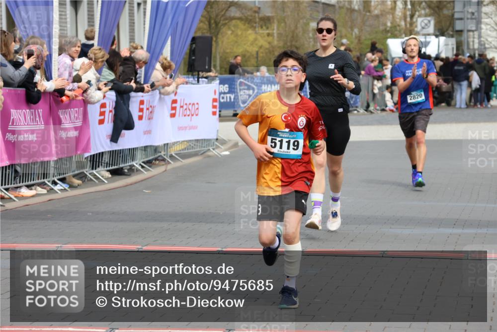 12.04.2026 - 45. Internationalen Wilhelmsburger Insellauf Strokosch-Dieckow http://msf.ph/oto/9475685 12.04.2026 12:55:50 Ziel 5119, 2737, 2820 meine-sportfotos.de