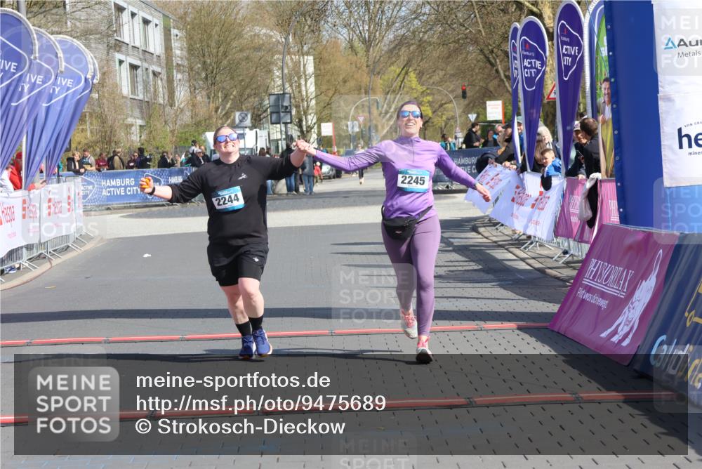 12.04.2026 - 45. Internationalen Wilhelmsburger Insellauf Strokosch-Dieckow http://msf.ph/oto/9475689 12.04.2026 11:33:05 Ziel 2244, 2245 meine-sportfotos.de