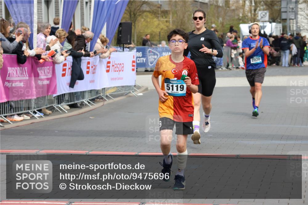 12.04.2026 - 45. Internationalen Wilhelmsburger Insellauf Strokosch-Dieckow http://msf.ph/oto/9475696 12.04.2026 12:55:50 Ziel 5119, 2737, 2820 meine-sportfotos.de