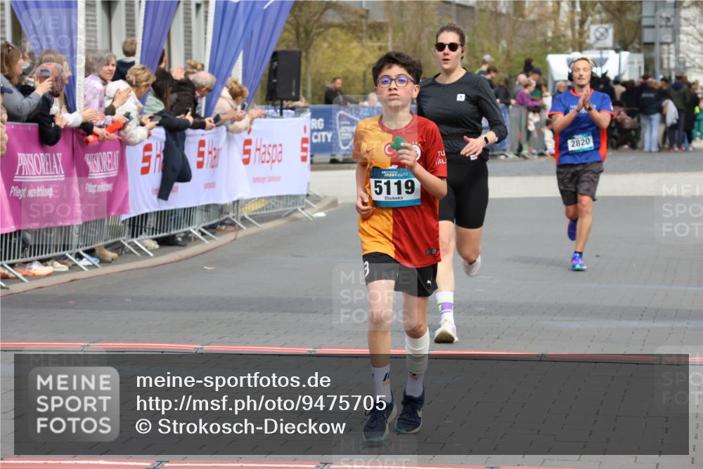 12.04.2026 - 45. Internationalen Wilhelmsburger Insellauf Strokosch-Dieckow http://msf.ph/oto/9475705 12.04.2026 12:55:50 Ziel 5119, 2737, 2820 meine-sportfotos.de