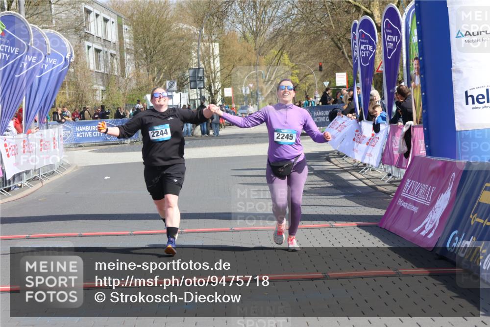 12.04.2026 - 45. Internationalen Wilhelmsburger Insellauf Strokosch-Dieckow http://msf.ph/oto/9475718 12.04.2026 11:33:05 Ziel 2244, 2245 meine-sportfotos.de