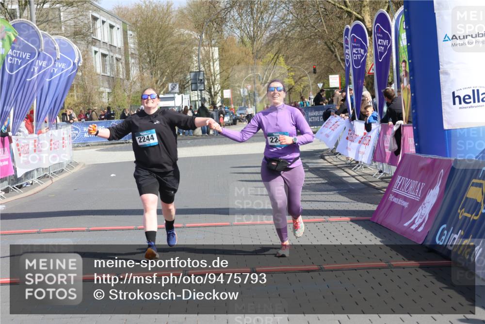 12.04.2026 - 45. Internationalen Wilhelmsburger Insellauf Strokosch-Dieckow http://msf.ph/oto/9475793 12.04.2026 11:33:05 Ziel 2244, 2245 meine-sportfotos.de