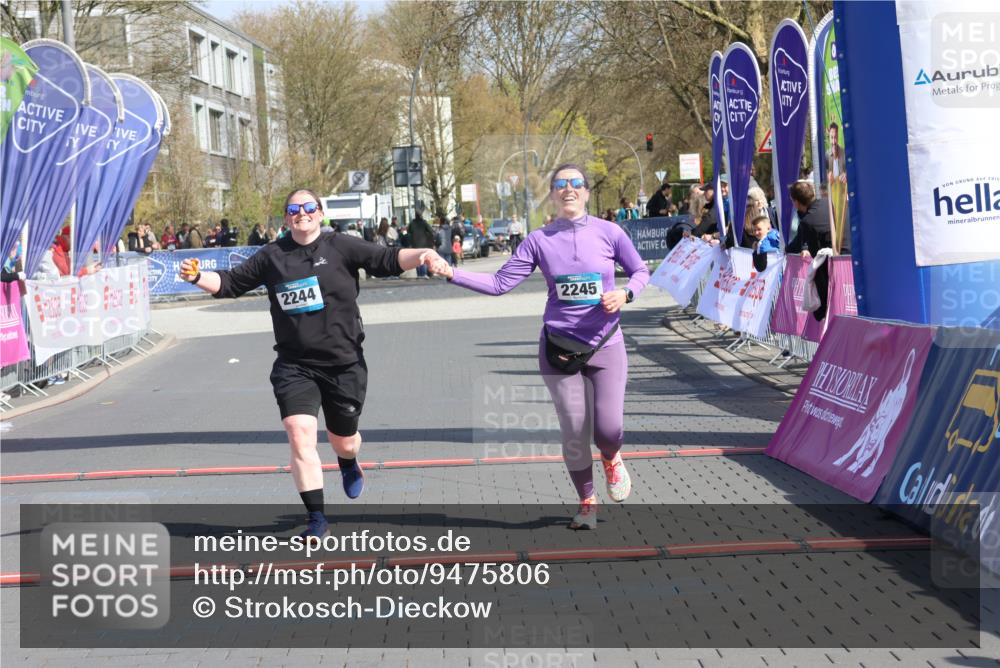 12.04.2026 - 45. Internationalen Wilhelmsburger Insellauf Strokosch-Dieckow http://msf.ph/oto/9475806 12.04.2026 11:33:05 Ziel 2244, 2245 meine-sportfotos.de