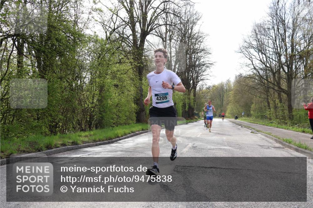 12.04.2026 - 45. Internationalen Wilhelmsburger Insellauf Yannick Fuchs http://msf.ph/oto/9475838 12.04.2026 10:09:30 Laufen 4205 meine-sportfotos.de