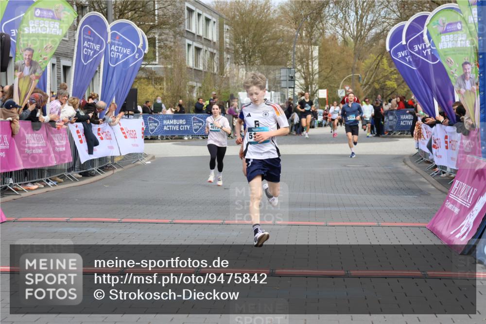 12.04.2026 - 45. Internationalen Wilhelmsburger Insellauf Strokosch-Dieckow http://msf.ph/oto/9475842 12.04.2026 12:56:04 Ziel 5109, 5361, 4811 meine-sportfotos.de