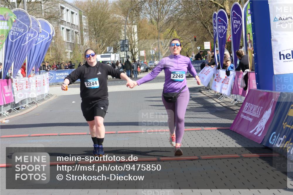 12.04.2026 - 45. Internationalen Wilhelmsburger Insellauf Strokosch-Dieckow http://msf.ph/oto/9475850 12.04.2026 11:33:06 Ziel 2244, 2245 meine-sportfotos.de