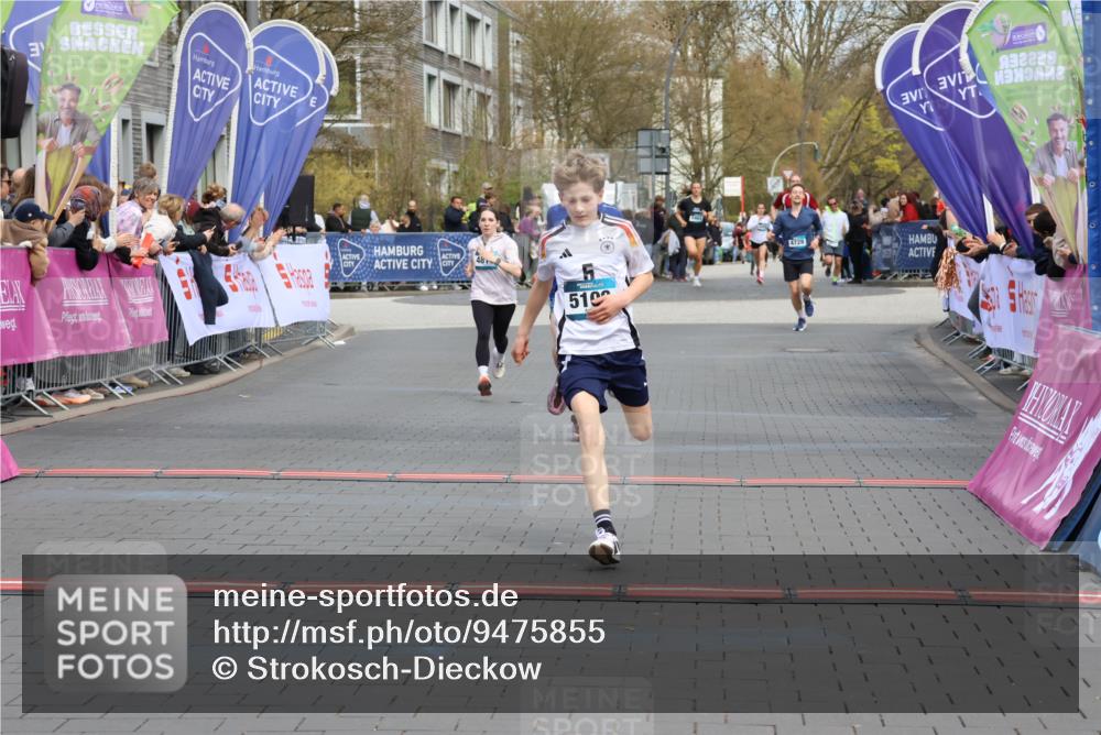 12.04.2026 - 45. Internationalen Wilhelmsburger Insellauf Strokosch-Dieckow http://msf.ph/oto/9475855 12.04.2026 12:56:04 Ziel 5109, 5361, 4811 meine-sportfotos.de