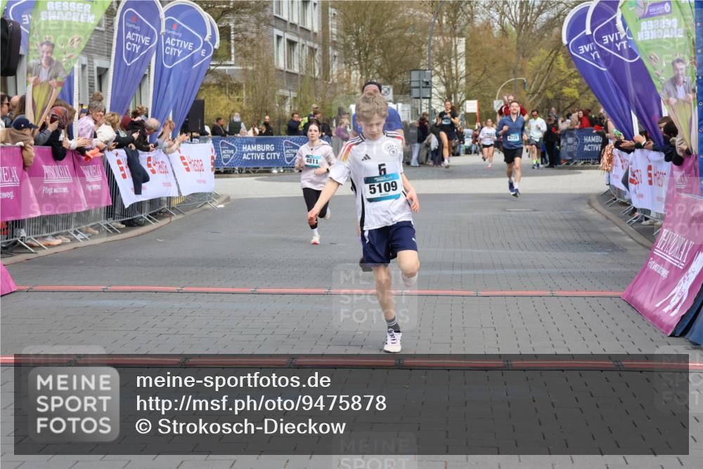12.04.2026 - 45. Internationalen Wilhelmsburger Insellauf Strokosch-Dieckow http://msf.ph/oto/9475878 12.04.2026 12:56:04 Ziel 5109, 5361, 4811 meine-sportfotos.de