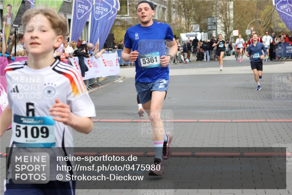 12.04.2026 - 45. Internationalen Wilhelmsburger Insellauf Strokosch-Dieckow http://msf.ph/oto/9475980 12.04.2026 12:56:06 Ziel 5109, 5361, 4811, 4728 meine-sportfotos.de