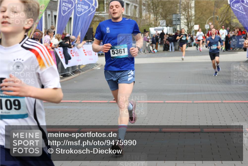 12.04.2026 - 45. Internationalen Wilhelmsburger Insellauf Strokosch-Dieckow http://msf.ph/oto/9475990 12.04.2026 12:56:06 Ziel 5109, 5361, 4811, 4728 meine-sportfotos.de