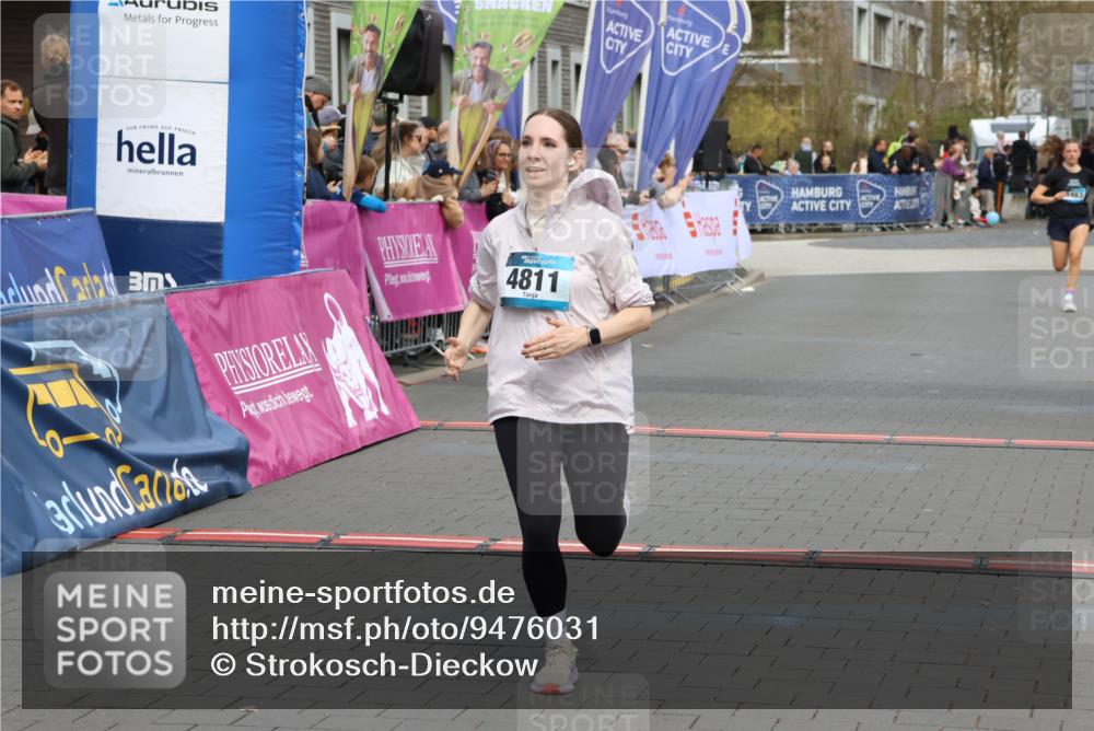 12.04.2026 - 45. Internationalen Wilhelmsburger Insellauf Strokosch-Dieckow http://msf.ph/oto/9476031 12.04.2026 12:56:08 Ziel 5109, 5361, 4811, 4728, 3315, 5463 meine-sportfotos.de