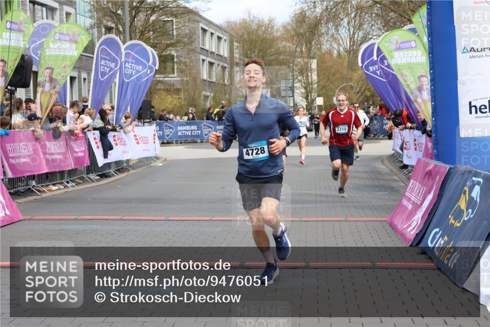 12.04.2026 - 45. Internationalen Wilhelmsburger Insellauf Strokosch-Dieckow http://msf.ph/oto/9476051 12.04.2026 12:56:10 Ziel 4811, 4728, 3315, 5463 meine-sportfotos.de