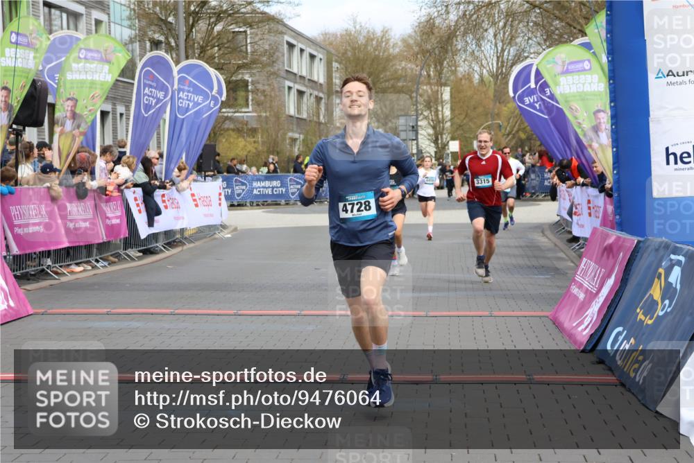 12.04.2026 - 45. Internationalen Wilhelmsburger Insellauf Strokosch-Dieckow http://msf.ph/oto/9476064 12.04.2026 12:56:10 Ziel 4811, 4728, 3315, 5463 meine-sportfotos.de