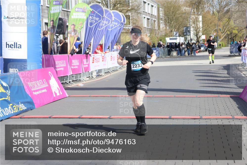 12.04.2026 - 45. Internationalen Wilhelmsburger Insellauf Strokosch-Dieckow http://msf.ph/oto/9476163 12.04.2026 11:33:49 Ziel 2233 meine-sportfotos.de