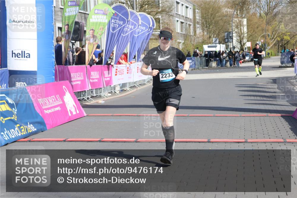 12.04.2026 - 45. Internationalen Wilhelmsburger Insellauf Strokosch-Dieckow http://msf.ph/oto/9476174 12.04.2026 11:33:49 Ziel 2233 meine-sportfotos.de