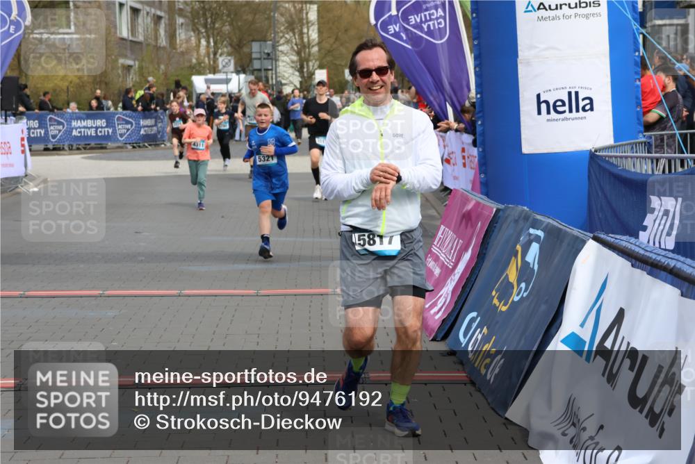 12.04.2026 - 45. Internationalen Wilhelmsburger Insellauf Strokosch-Dieckow http://msf.ph/oto/9476192 12.04.2026 12:56:17 Ziel 4459, 5817, 5321, 4311 meine-sportfotos.de