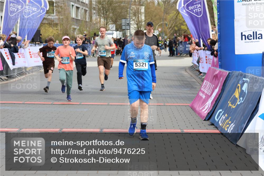 12.04.2026 - 45. Internationalen Wilhelmsburger Insellauf Strokosch-Dieckow http://msf.ph/oto/9476225 12.04.2026 12:56:21 Ziel 5321, 4311, 2017, 2074, 5780, 5857 meine-sportfotos.de