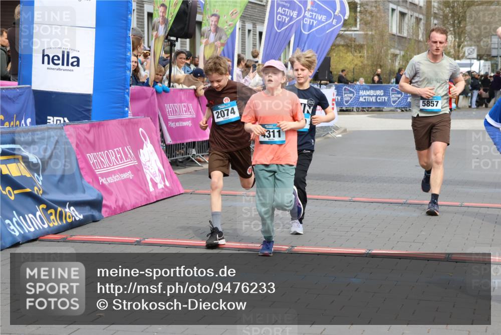 12.04.2026 - 45. Internationalen Wilhelmsburger Insellauf Strokosch-Dieckow http://msf.ph/oto/9476233 12.04.2026 12:56:22 Ziel 5321, 4311, 2017, 2074, 5780, 5857 meine-sportfotos.de