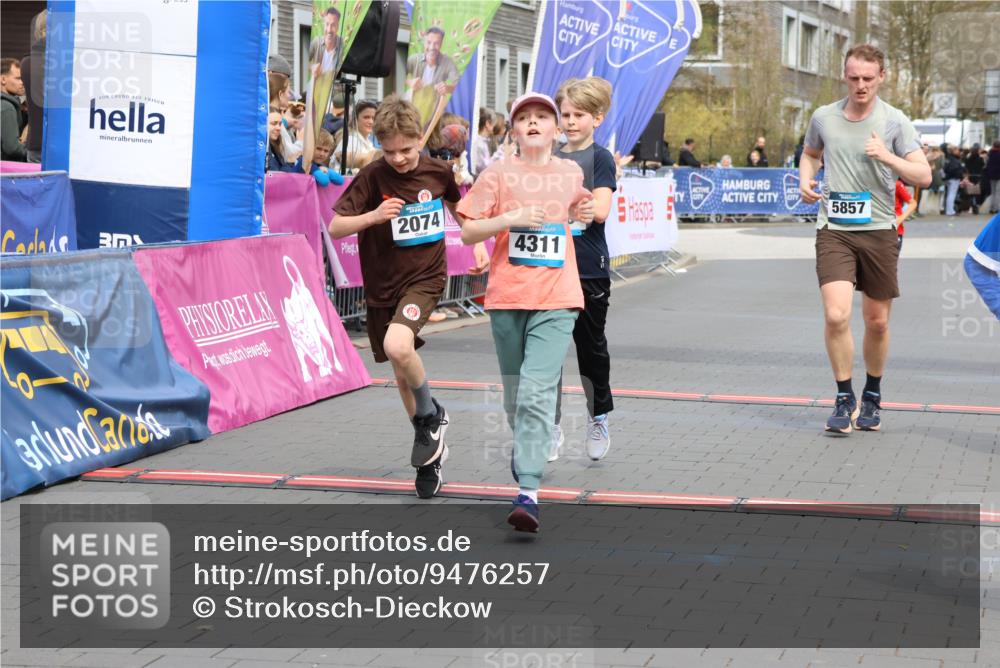 12.04.2026 - 45. Internationalen Wilhelmsburger Insellauf Strokosch-Dieckow http://msf.ph/oto/9476257 12.04.2026 12:56:23 Ziel 5321, 4311, 2017, 2074, 5780, 5857, 2937, 5113 meine-sportfotos.de