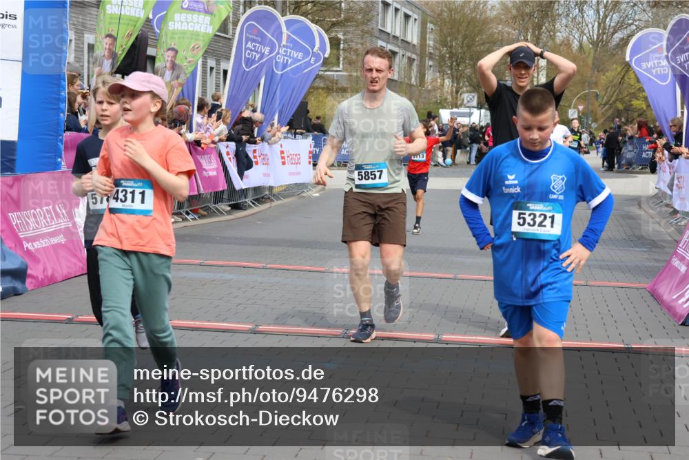 12.04.2026 - 45. Internationalen Wilhelmsburger Insellauf Strokosch-Dieckow http://msf.ph/oto/9476298 12.04.2026 12:56:24 Ziel 4311, 2017, 2074, 5780, 5857, 2937, 5113 meine-sportfotos.de