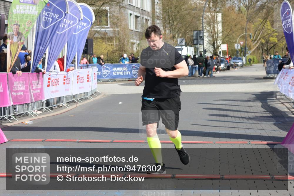 12.04.2026 - 45. Internationalen Wilhelmsburger Insellauf Strokosch-Dieckow http://msf.ph/oto/9476302 12.04.2026 11:34:01 Ziel 4939 meine-sportfotos.de