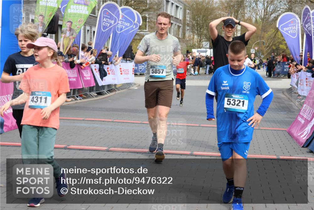 12.04.2026 - 45. Internationalen Wilhelmsburger Insellauf Strokosch-Dieckow http://msf.ph/oto/9476322 12.04.2026 12:56:24 Ziel 4311, 2017, 2074, 5780, 5857, 2937, 5113 meine-sportfotos.de