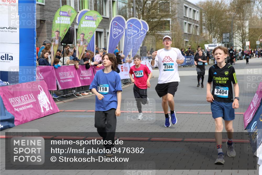 12.04.2026 - 45. Internationalen Wilhelmsburger Insellauf Strokosch-Dieckow http://msf.ph/oto/9476362 12.04.2026 12:56:32 Ziel 5118, 3404, 2344, 5114, 5255, 4269 meine-sportfotos.de