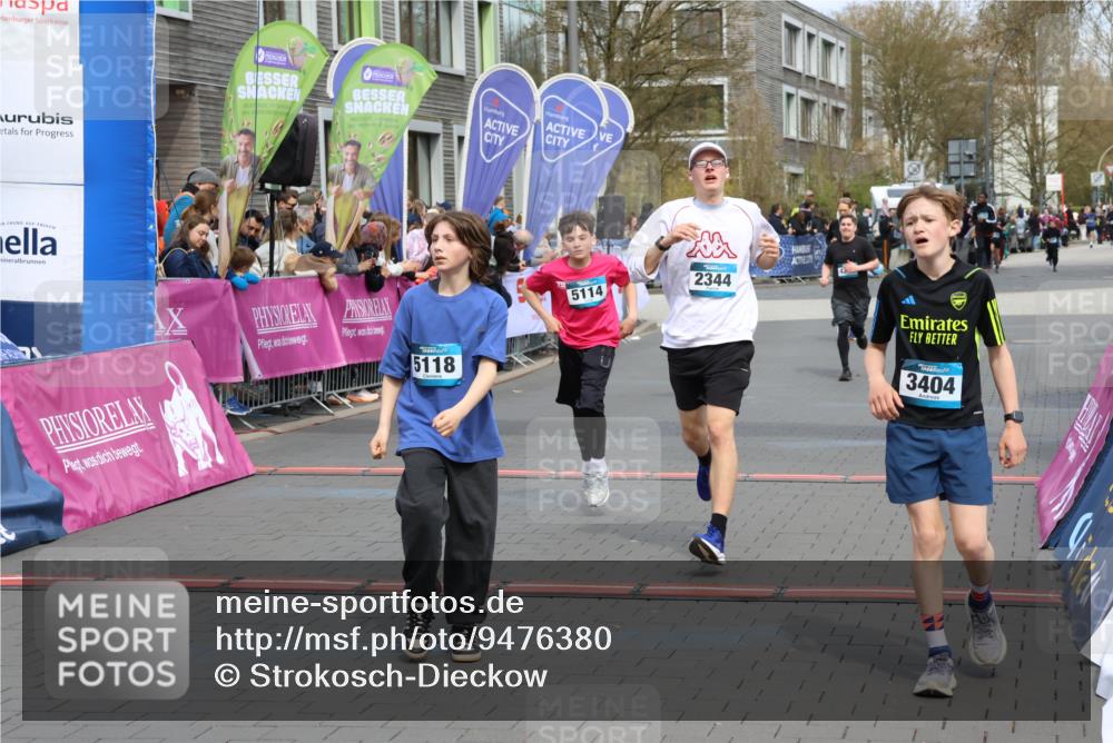 12.04.2026 - 45. Internationalen Wilhelmsburger Insellauf Strokosch-Dieckow http://msf.ph/oto/9476380 12.04.2026 12:56:32 Ziel 5118, 3404, 2344, 5114, 5255, 4269 meine-sportfotos.de