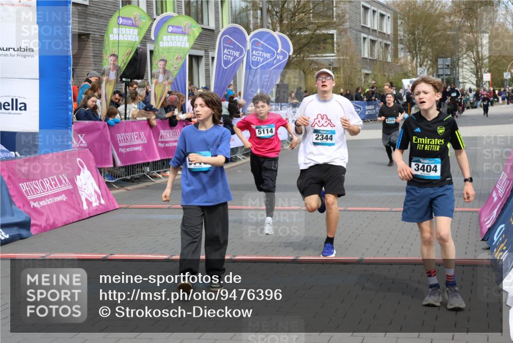 12.04.2026 - 45. Internationalen Wilhelmsburger Insellauf Strokosch-Dieckow http://msf.ph/oto/9476396 12.04.2026 12:56:32 Ziel 5118, 3404, 2344, 5114, 5255, 4269 meine-sportfotos.de