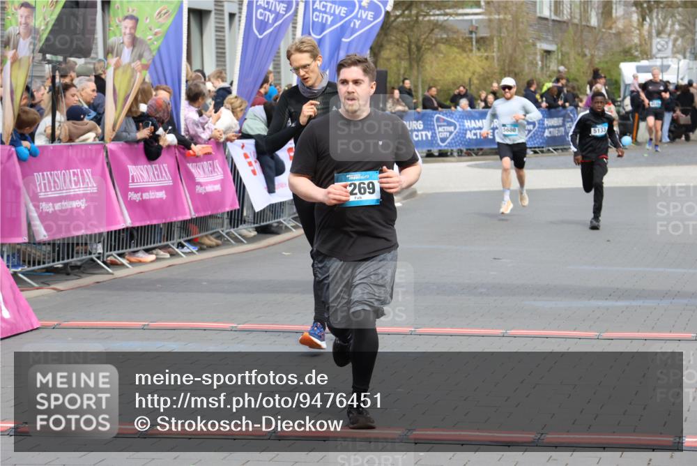 12.04.2026 - 45. Internationalen Wilhelmsburger Insellauf Strokosch-Dieckow http://msf.ph/oto/9476451 12.04.2026 12:56:37 Ziel 5255, 4269, 3627, 5133, 5680 meine-sportfotos.de