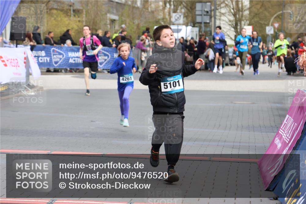 12.04.2026 - 45. Internationalen Wilhelmsburger Insellauf Strokosch-Dieckow http://msf.ph/oto/9476520 12.04.2026 12:56:47 Ziel 4545, 5101, 4261, 4933 meine-sportfotos.de