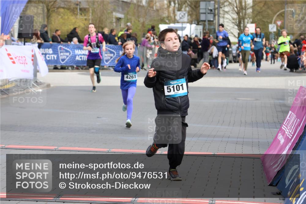 12.04.2026 - 45. Internationalen Wilhelmsburger Insellauf Strokosch-Dieckow http://msf.ph/oto/9476531 12.04.2026 12:56:47 Ziel 4545, 5101, 4261, 4933 meine-sportfotos.de